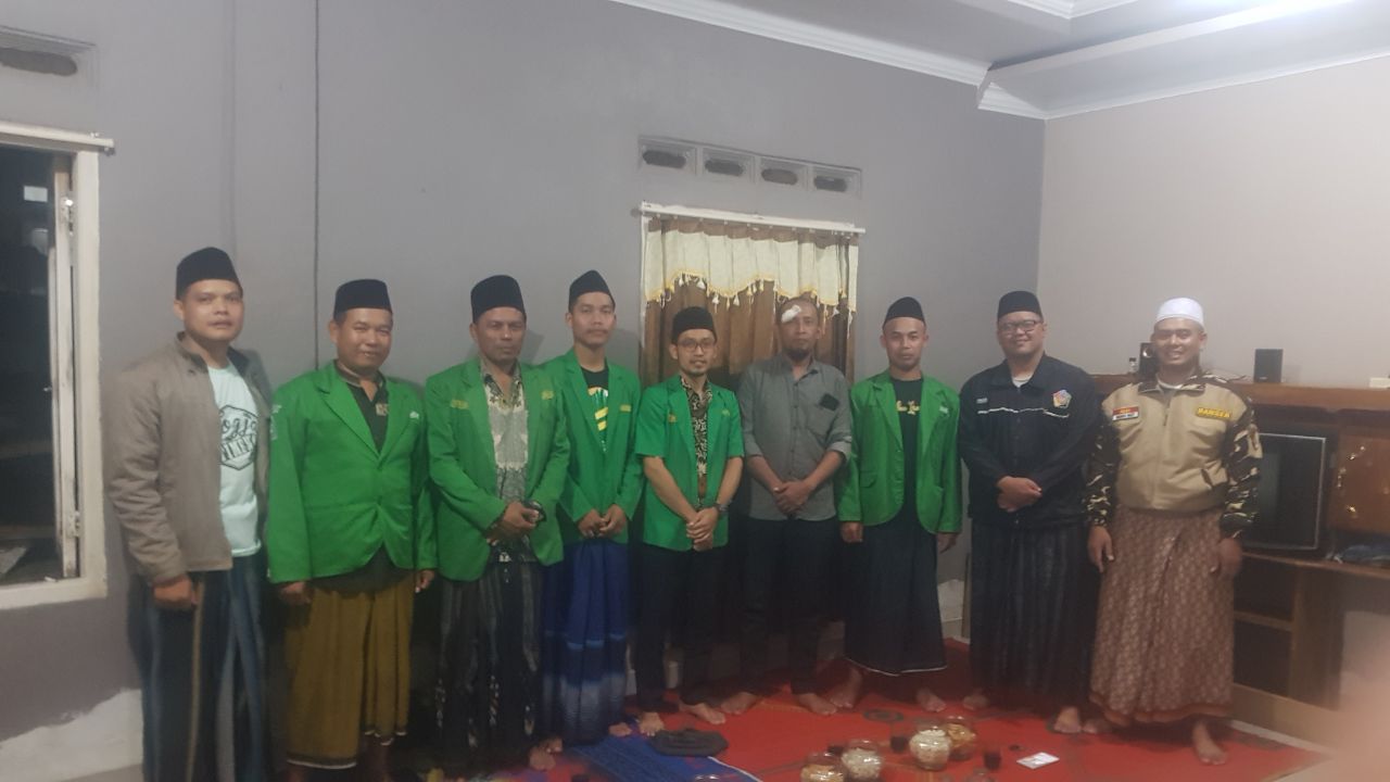Bentuk Solidaritas, PAC GP ANSOR Balapulang Kunjungi Anggota BANSER Yang Terkena Musibah