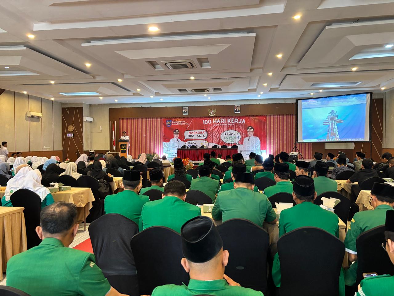 Dalam Rangka 100 Hari Kepemimpinan Bupati dan Wakil Bupati Tegal, Badan Kesbangpol Kabupaten Tegal Gelar Sosialisasi Pencegahan Penyalahgunaan Narkoba Bersama Banom NU se Kabupaten Tegal.