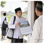 Menelisik Fenomena Santri Jualan Kalender di Jalanan dan Kiai Pengedar Proposal